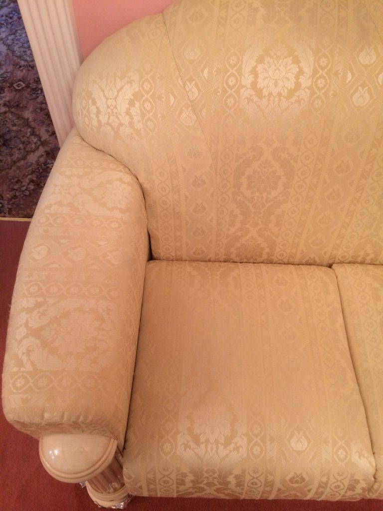 Sofa in Damask fabric after cleaning 1